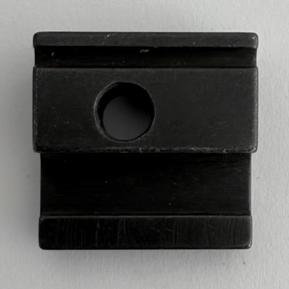 PLACA LATERAL FRENO TRASERO PU L83