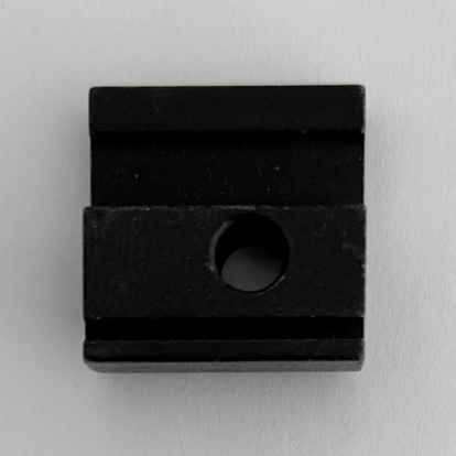 PLACA LATERAL FRENO TRASERO PU L83